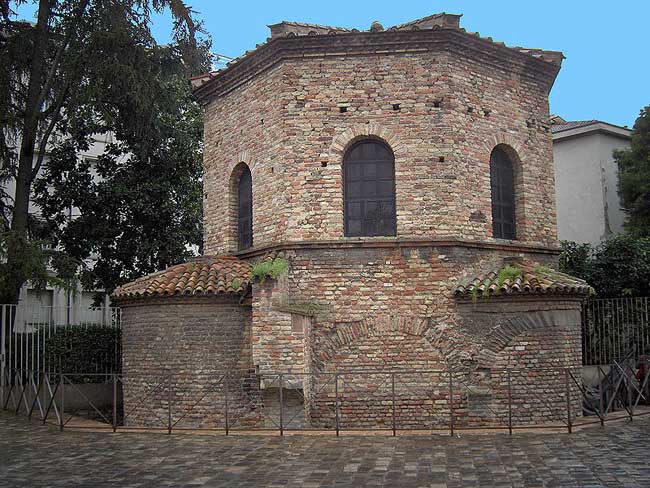 Арианский баптистерий Арианский баптистерий