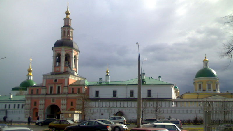 Вид на св. врата (главный вход) и колокольню Данилова монастыря Вид на св. врата (главный вход) и колокольню Данилова монастыря