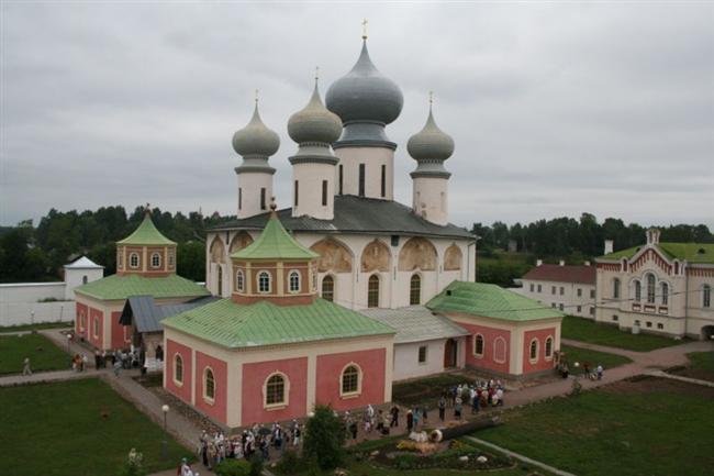 Успенский собор — сердце монастыря Успенский собор — сердце монастыря