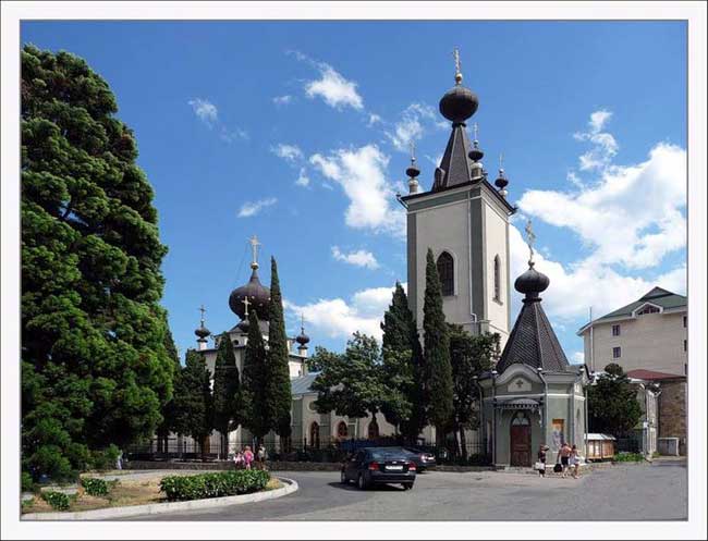 Храм во имя всех Крымских святых и Феодора Стратилата в г. Алушта