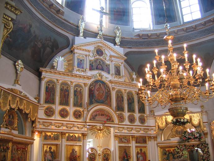 Успенский храм (1823 год) - иконостас. Перед Божественной Литургией. Успенский храм (1823 год) - иконостас. Перед Божественной Литургией.