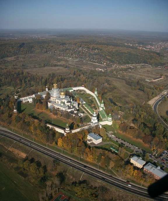 Единственная не моя фотка - скачал с panoramino.ru, вид на монастырь с высоты птичьего полета. Единственная не моя фотка - скачал с panoramino.ru, вид на монастырь с высоты птичьего полета.