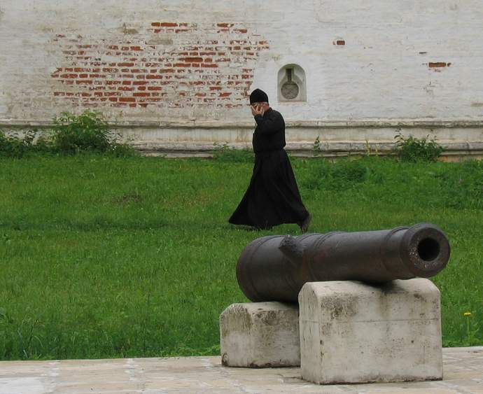 Монах и пушка.  