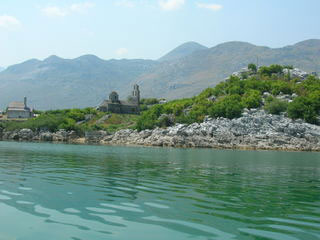 Женский монастырь на о. Бешка Женский монастырь на о. Бешка