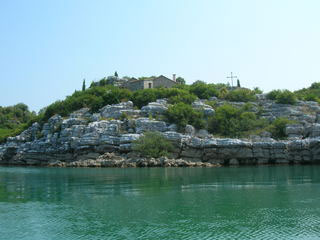 Скадарское озеро. Монастырь Старчево. Скадарское озеро. Монастырь Старчево.