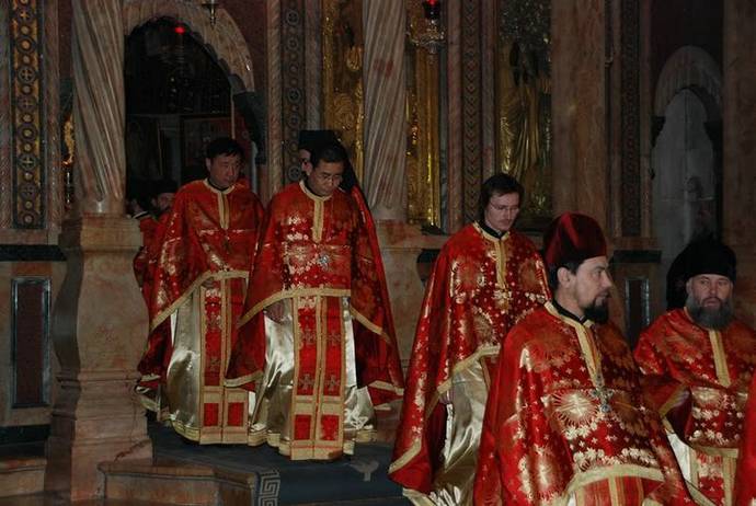 Ночная Литургия в храме Воскресения Христова в Иерусалиме Ночная Литургия в храме Воскресения Христова в Иерусалиме