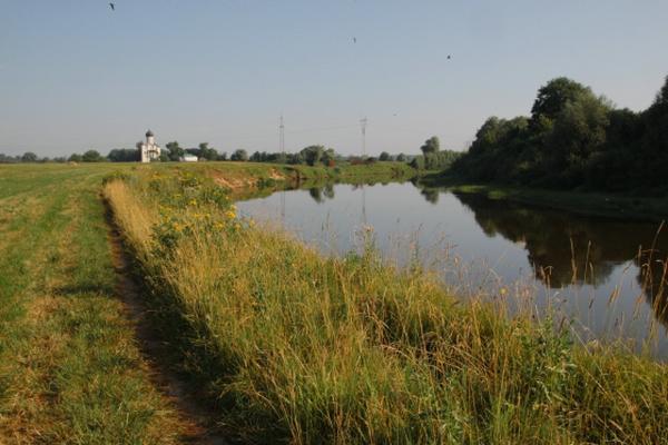 Литургия в Покрова на Нерли Литургия в Покрова на Нерли