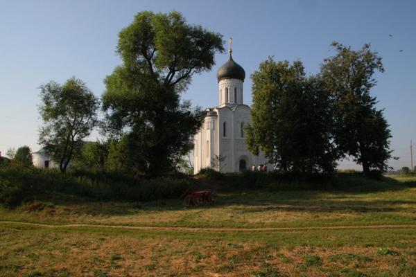 Литургия в Покрова на Нерли Литургия в Покрова на Нерли